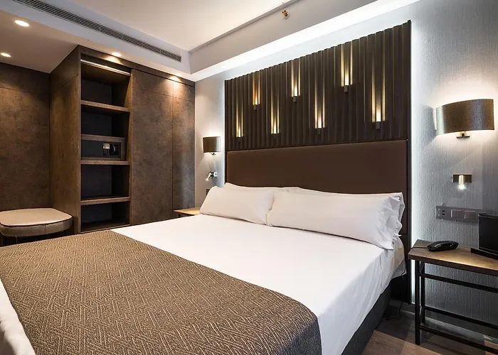 Отель Catalonia Gran Via 4*