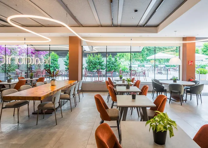 Catalonia Gran Via Отель