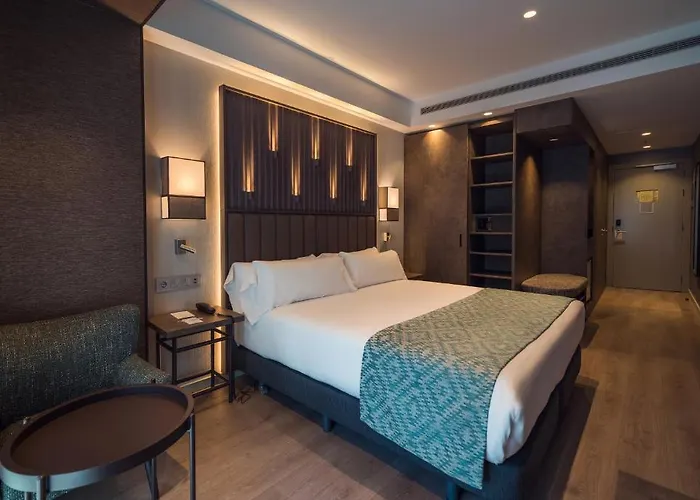 Catalonia Gran Via Отель