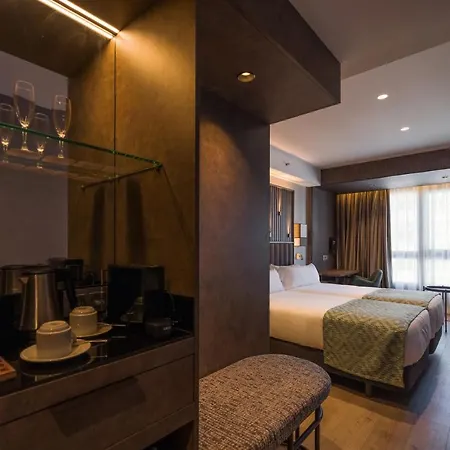 Catalonia Gran Via 4* ビルバオ