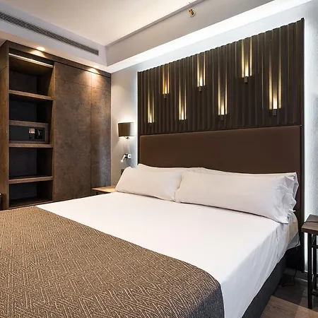 ホテル Catalonia Gran Via 4*
