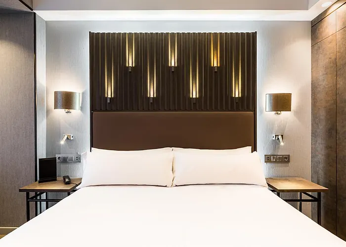 Hotel Catalonia Gran Via 4*