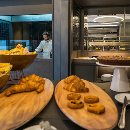 ホテル Catalonia Gran Via ビルバオ