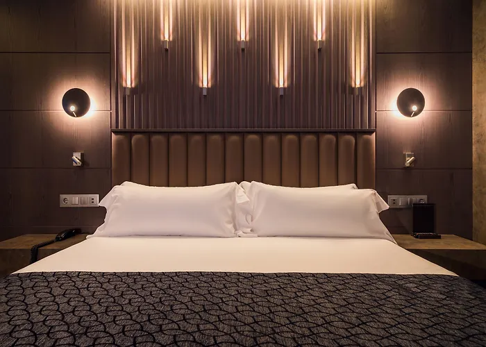 Отель Catalonia Gran Via 4*