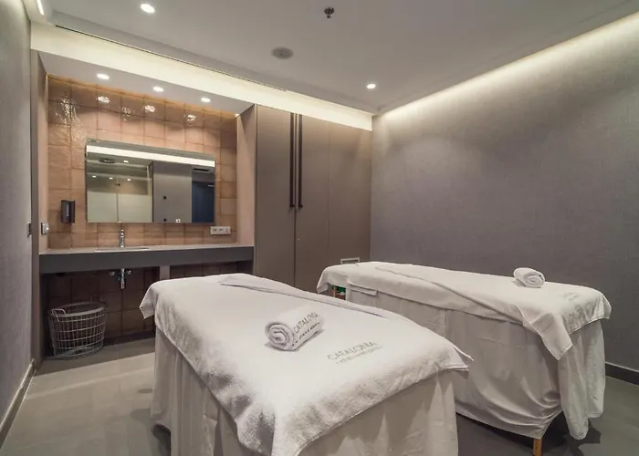 Catalonia Gran Via Отель