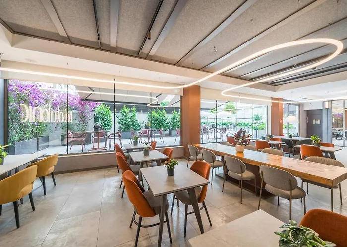 Catalonia Gran Via Отель